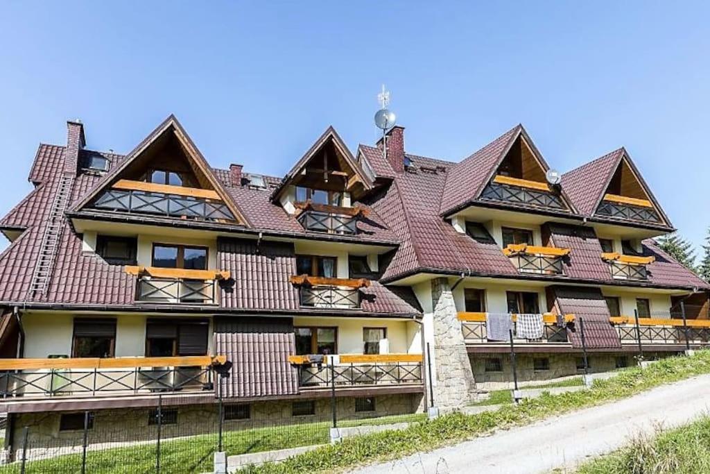 Krotkie Narty Z Widokiem Na Giewont, Garaz Free